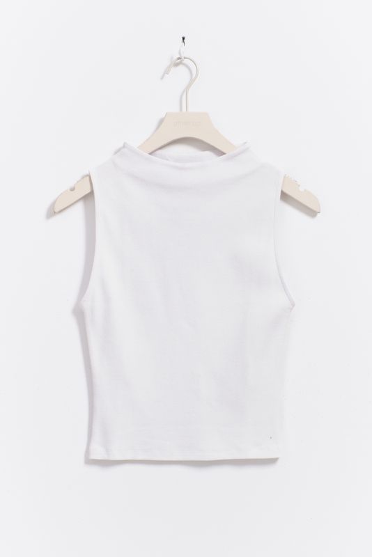 Funnel neck top