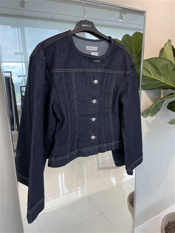 Tailored denim jacket