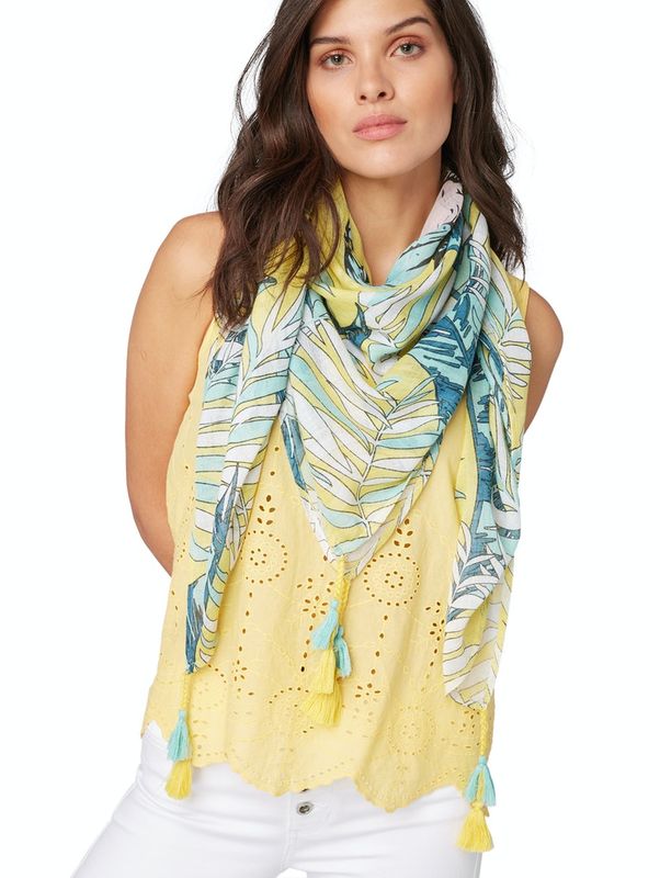 square printed with pearls