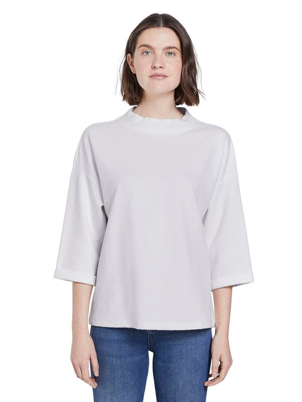 T-shirt boxy stand up collar