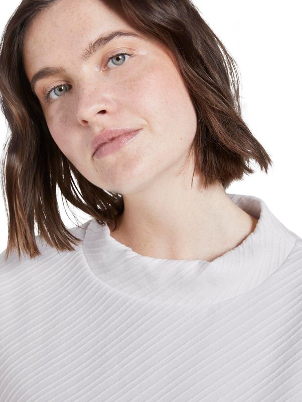 T-shirt boxy stand up collar