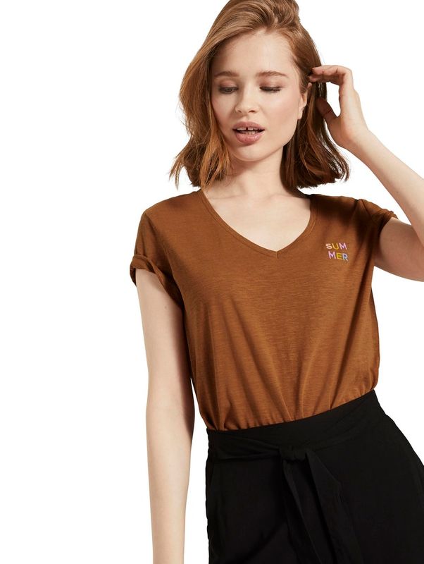 basic v-neck tee with embro