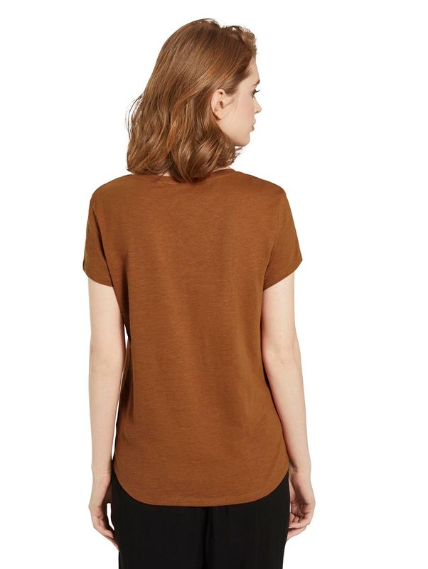 basic v-neck tee with embro