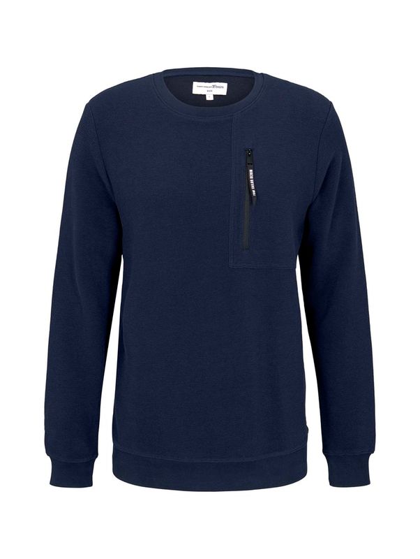 crewneck with zip pocket