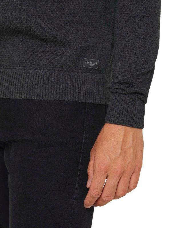 basic structure sweater