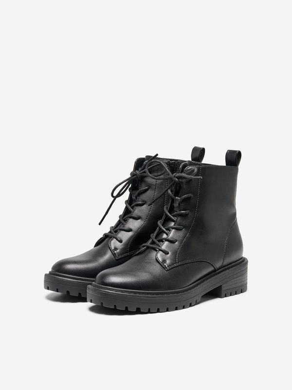 ONLBOLD-16 PU EYELET LACE UP BOOT