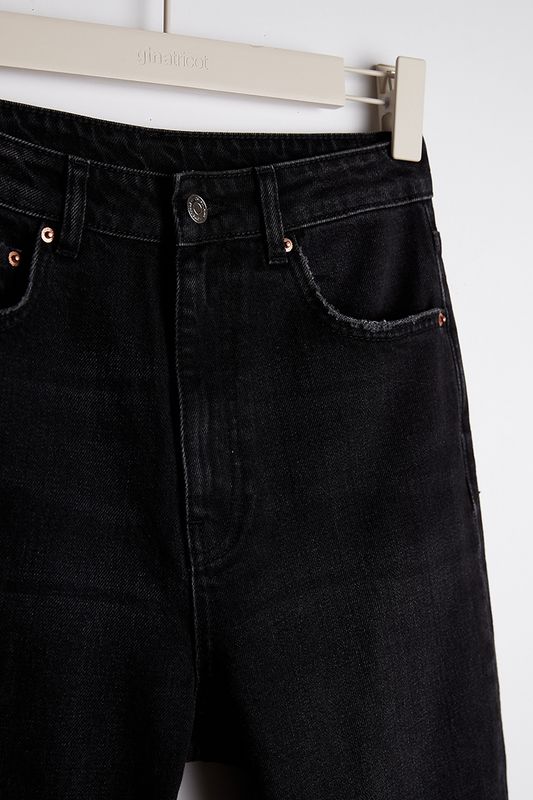 High waist slit jeans