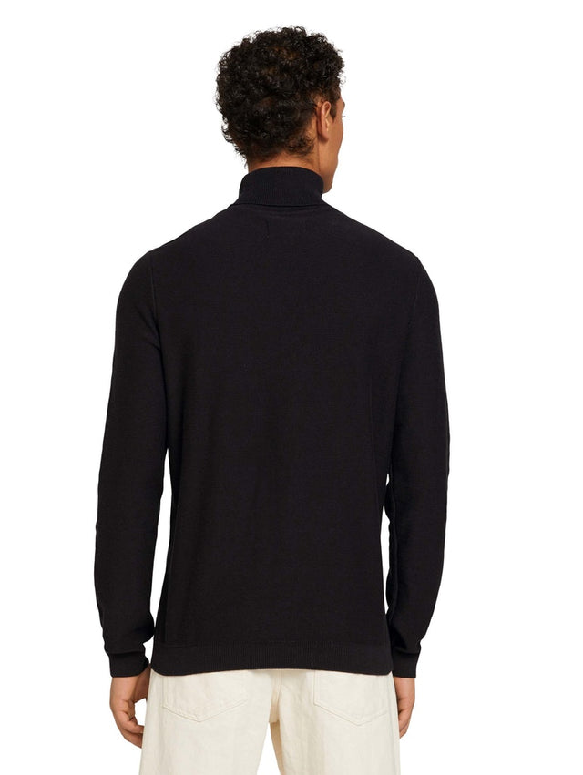 fine structured turtle neck