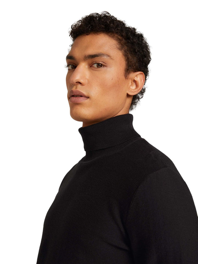 fine structured turtle neck