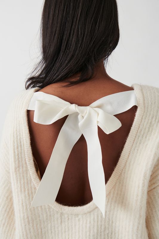 Knitted bow sweater