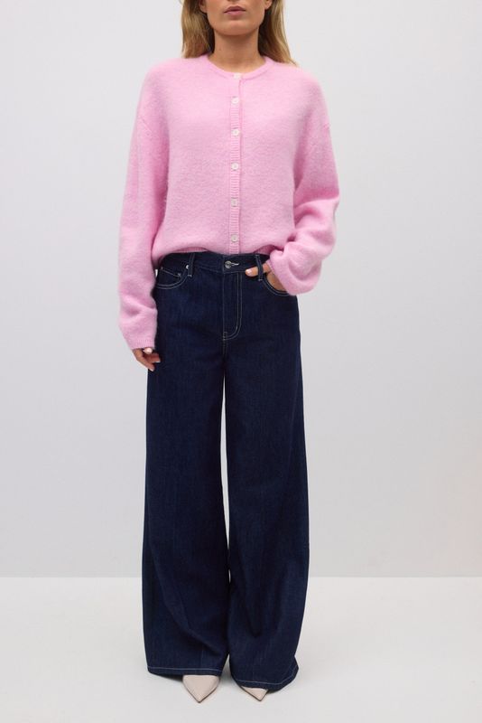High and wide jeans
