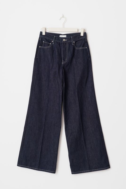 High and wide jeans