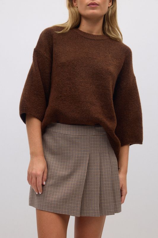 pleated skirt