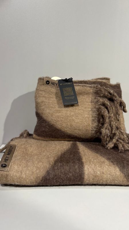 Iconic Scarf